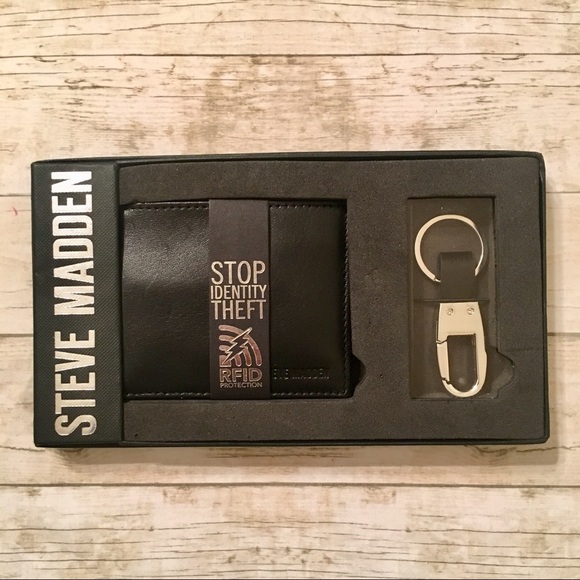 Steve Madden Men’s Wallet and Key Chain Set - Picture 3 of 8